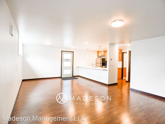 3rd image of 913 E North St #85