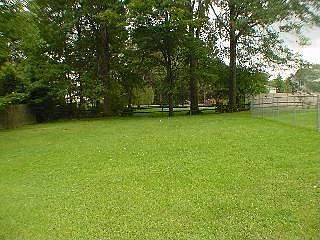 2nd image of 826 E Meadow Dr
