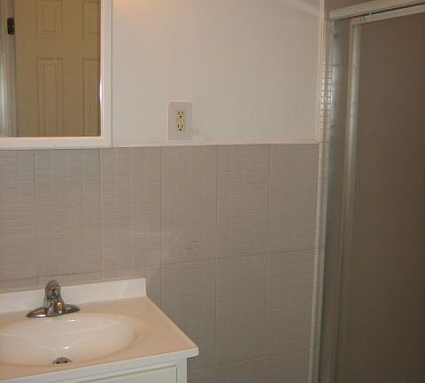 5th image of 32 Emerson Ave APT 1