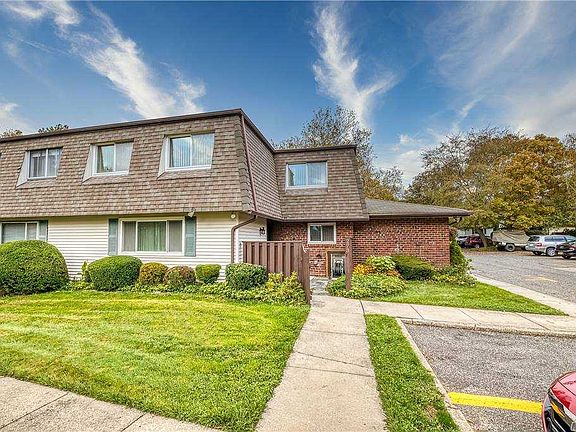 3rd image of 273 Feller Dr