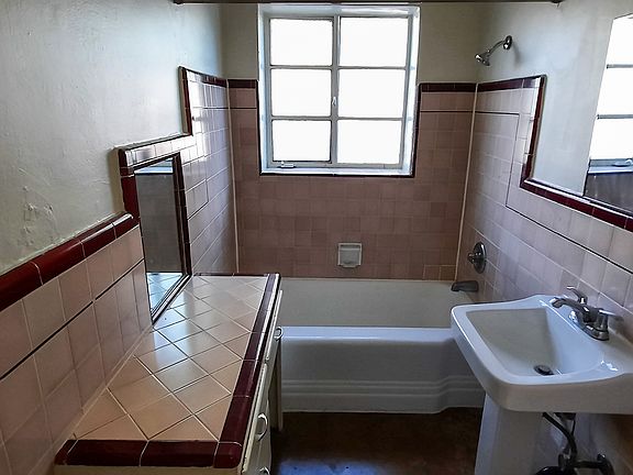 3rd image of 602 W Roosevelt St #4