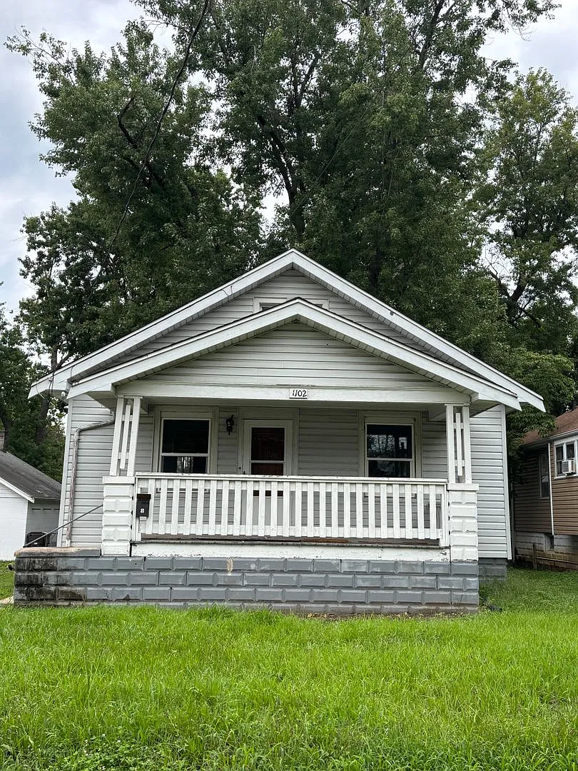 Charming 2 Bed / 1 Bath Peoria Home with Large Garage Available Now! — Photo 1