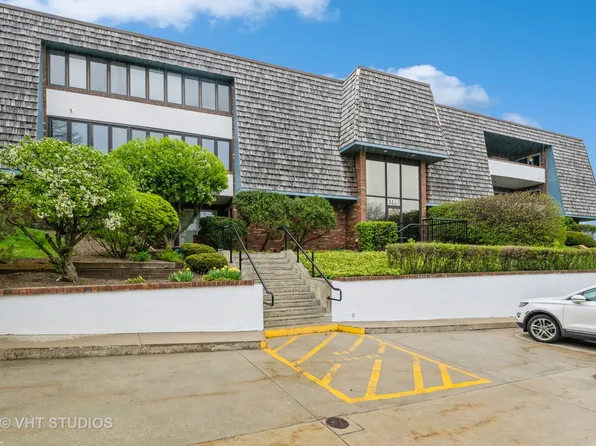 (undisclosed Address), Libertyville, IL 60048