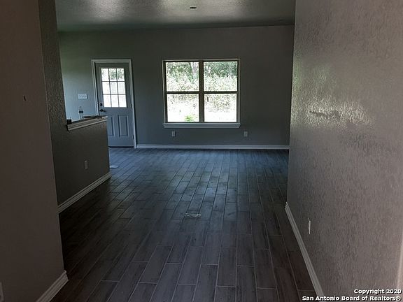5th image of 935 Yucca St
