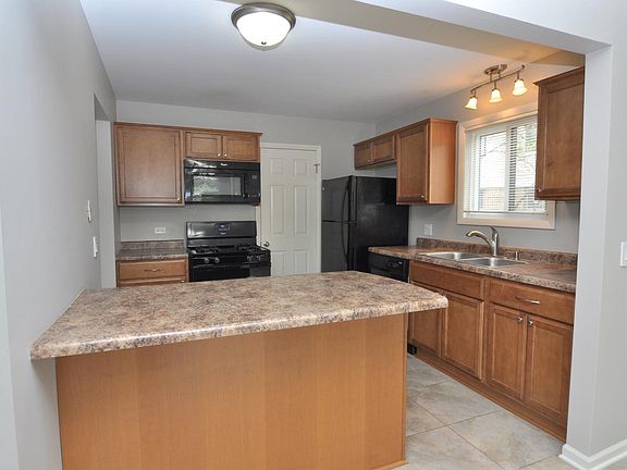 5th image of 49 Lambert Dr Unit B1