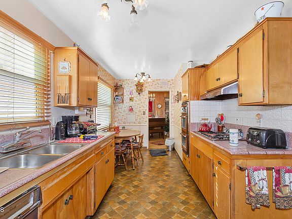 4th image of 377 N Dos Caminos Ave