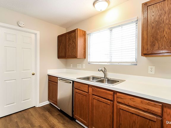 3rd image of 4312 Creekdale Dr