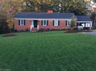 711 Country Club Rd, Mount Airy, NC 27030