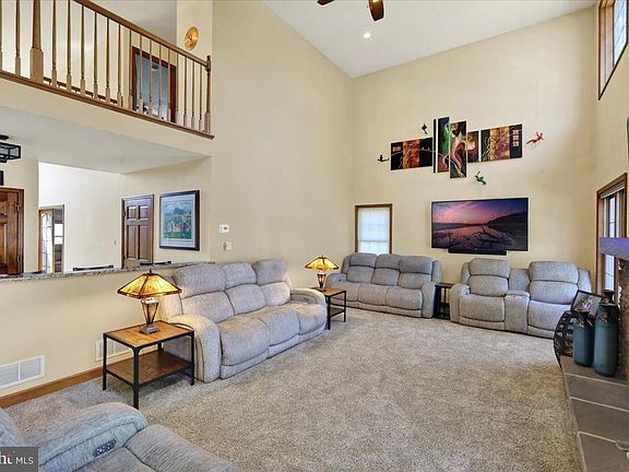 5th image of 23 Laura Ct