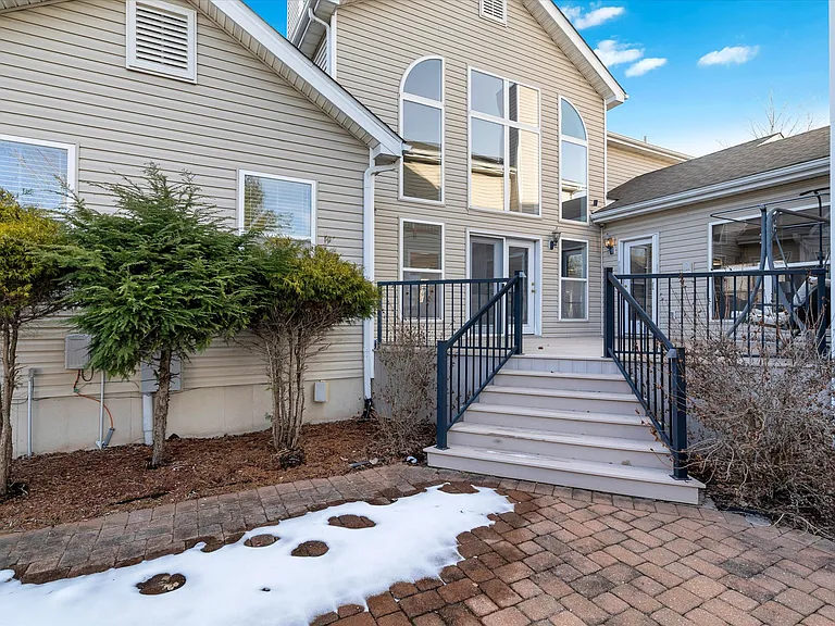 317 Lake Side View Ln — Photo 35