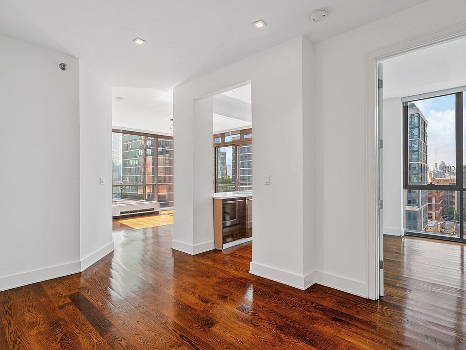 1st image of 26-26 Jackson Ave #902