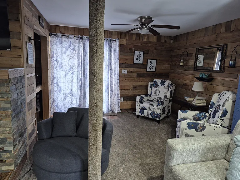 144 Chapman Cir — Photo 8