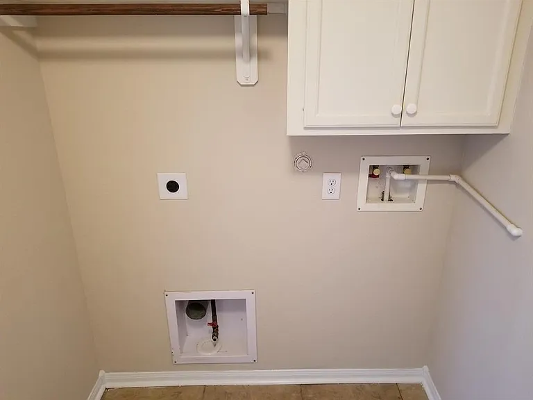 25406 Archdale Ct — Photo 16