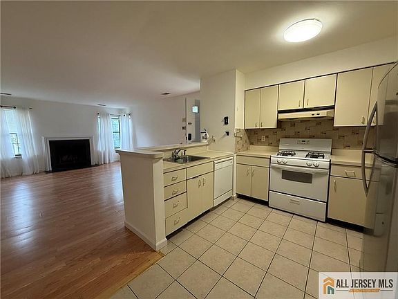 2nd image of 404 Carhart Ct