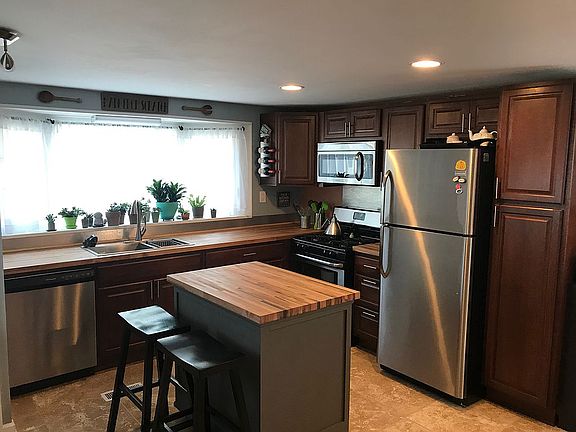 2nd image of 451 Westwoods