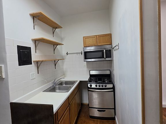 5th image of 213 48th St APT 1A