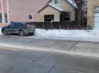 1061 Selkirk Ave, Winnipeg, MB R2X0C2