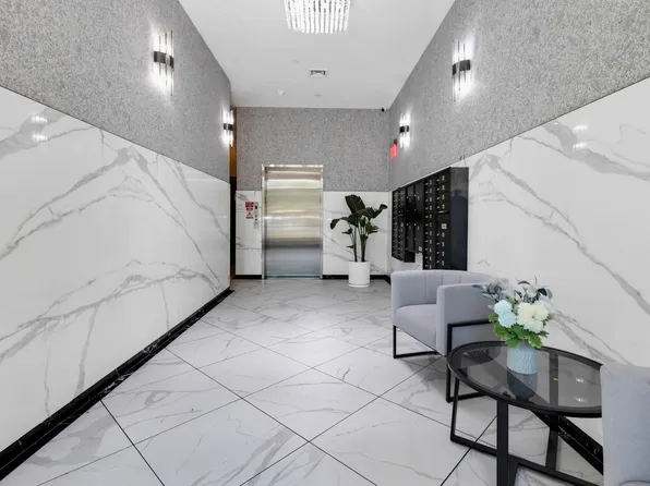 15 West End Avenue image 3 of 33