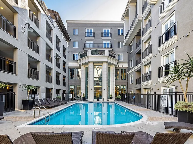 Caprielle Apartments — Photo 5