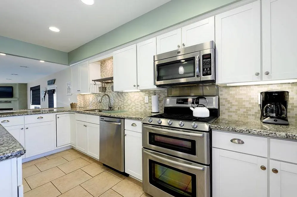 3 bed, 2.5 bath, 1780 sqft, $4,800 — Photo 4