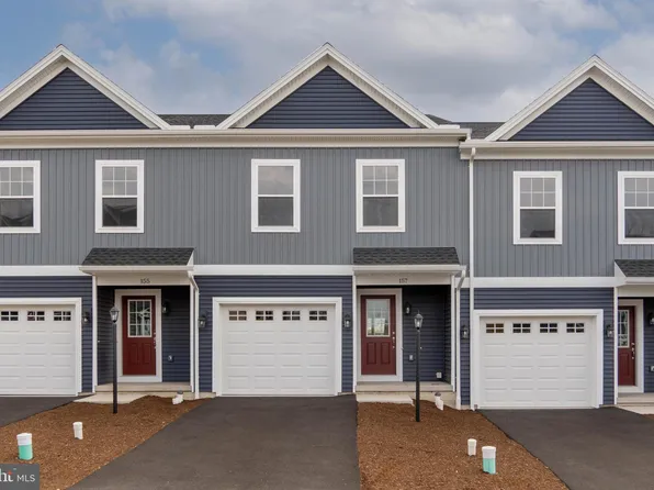 157 Highpoint Park Dr, Pleasant Gap, PA 16823
