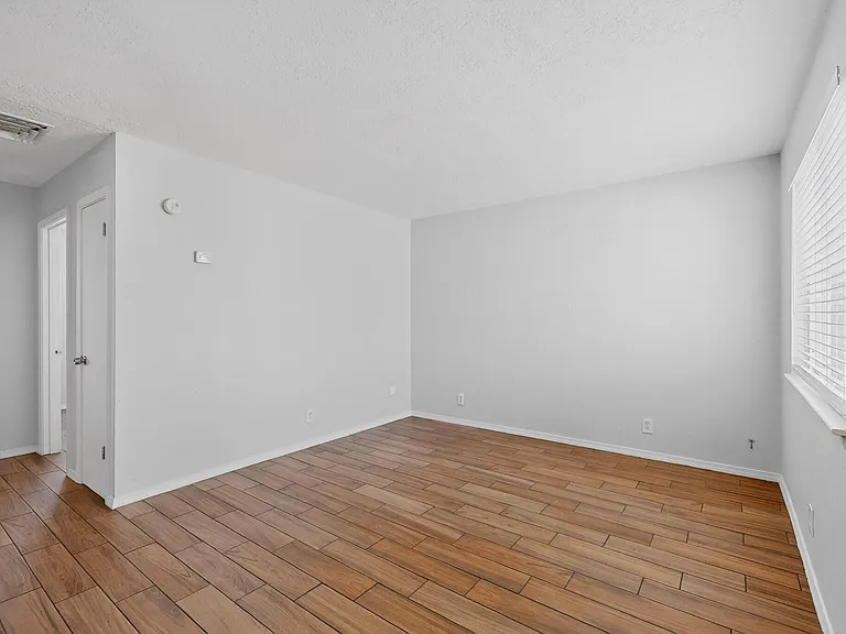 225 Hanosh Ct SE #3 — Photo 8