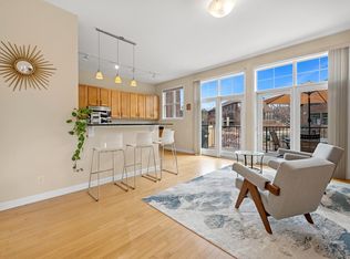 831 River Mews Ct, Minneapolis, MN 55414