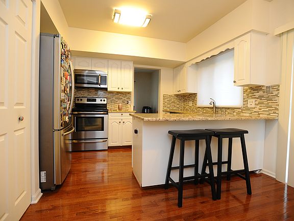 4th image of 1421 James Ct