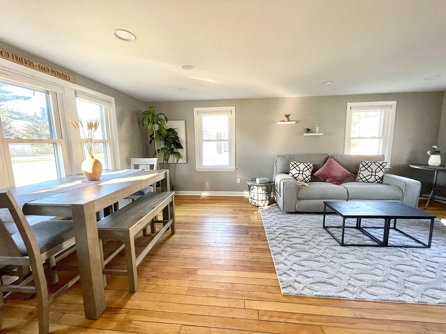 3 bed, 1359 sqft, $3,000 — Photo 1