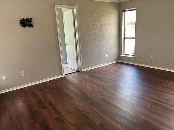 5th image of 3125 Tina St