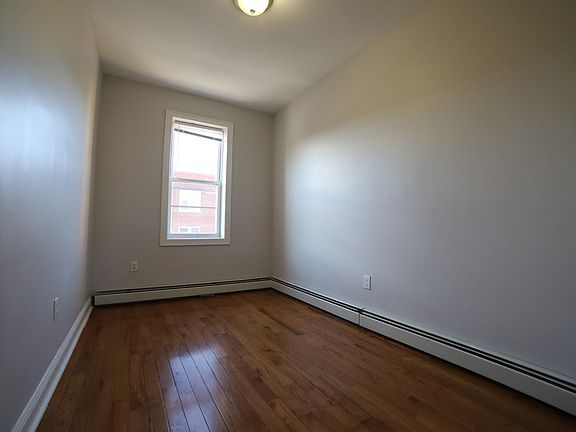 5th image of 18 Wright Ave #33