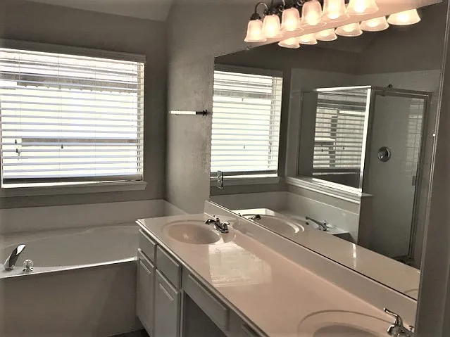4715 Meadows Edge Ln — Photo 11