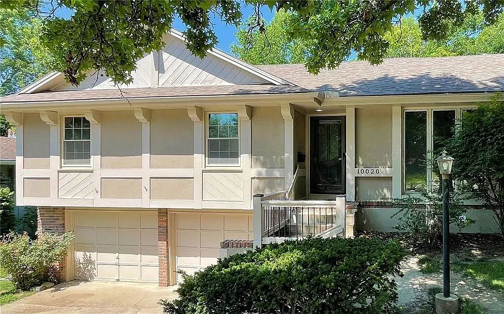 10020 Oakridge Drive - 1 — Photo 1