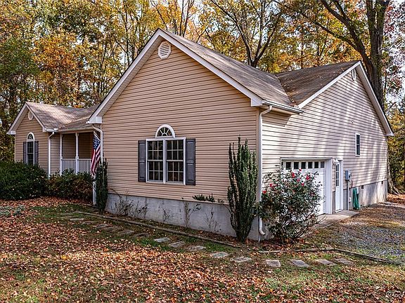 3rd image of 134 Forest Shores Ln
