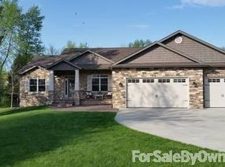 100 Ramblewood Dr, Chatham, IL 62629