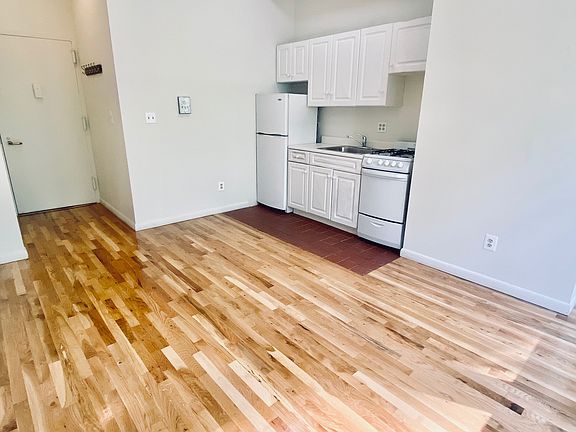 5th image of 424 W 53rd St #2A