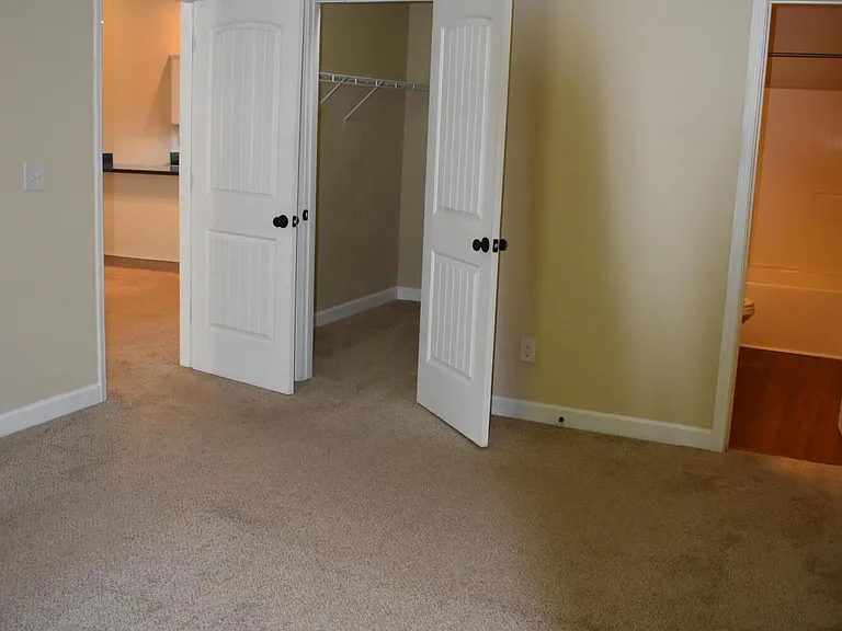 301 York Ln — Photo 13