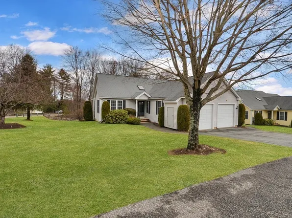 2 Carriage Path, Uxbridge, MA 01569