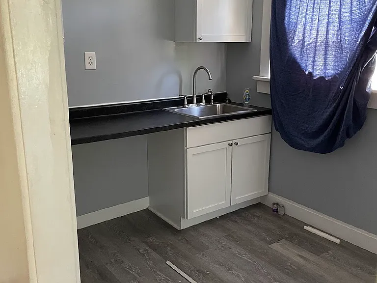 1729 N Woodford St — Photo 6
