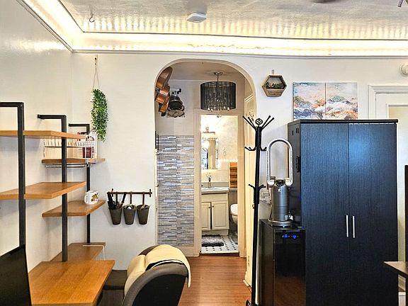 4th image of 231 E 54th St APT 4C