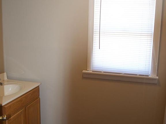 4th image of 68 W 14th Pl Floor 2