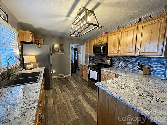 3rd image of 839 W Garrison Blvd