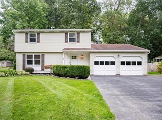 32 Longhorn Dr, West Henrietta, NY 14586