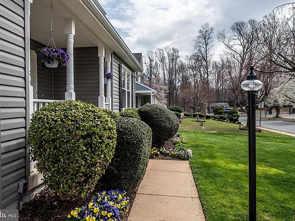 Well maintained concrete walkway