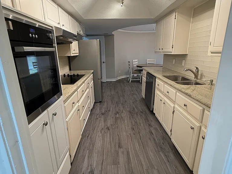 2425 Coleshire Dr — Photo 14