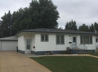 144 5th Ave SE, Dickinson, ND 58601