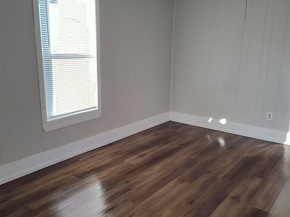 2nd image of 610 E 9th St