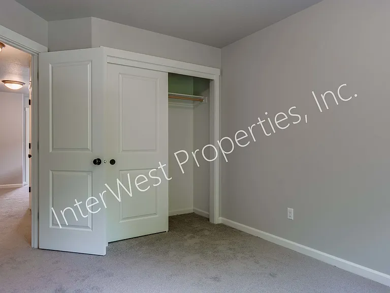 10317 NE 61st Cir — Photo 9