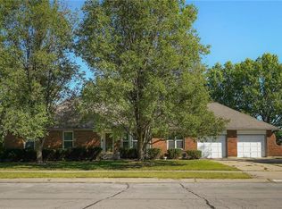 3808 NE Shady Lane Dr, Gladstone, MO 64119