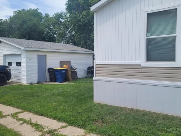 403 Holiday Park Vlg, Jamestown, ND 58401